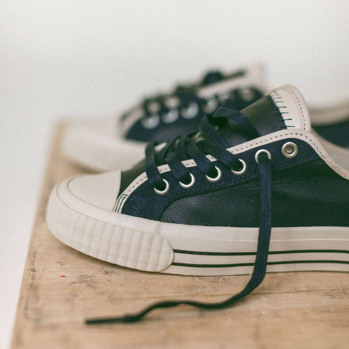 Center Low-Top Navy/Antique White - Image 15